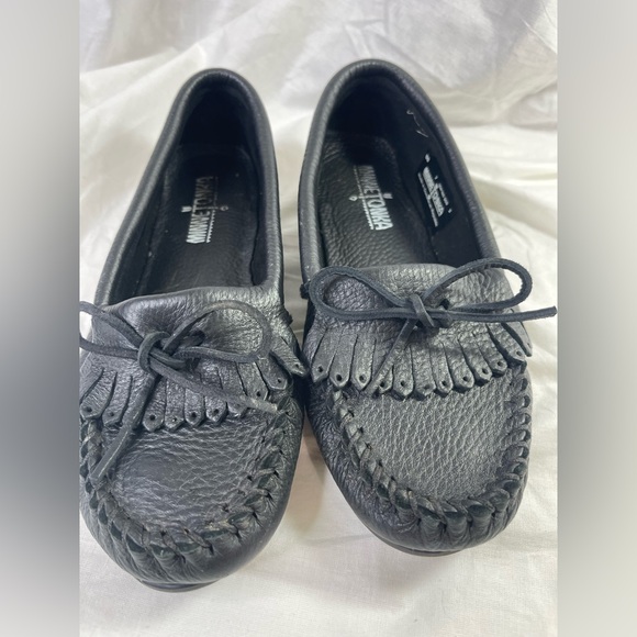 MINNETONKA | Black Moccasins, Leather - Picture 2 of 8